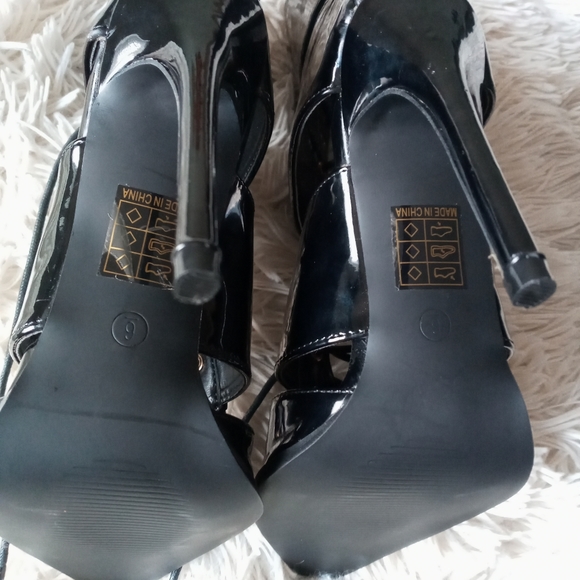 Fashion nova black cut out boots with heel - Picture 11 of 12